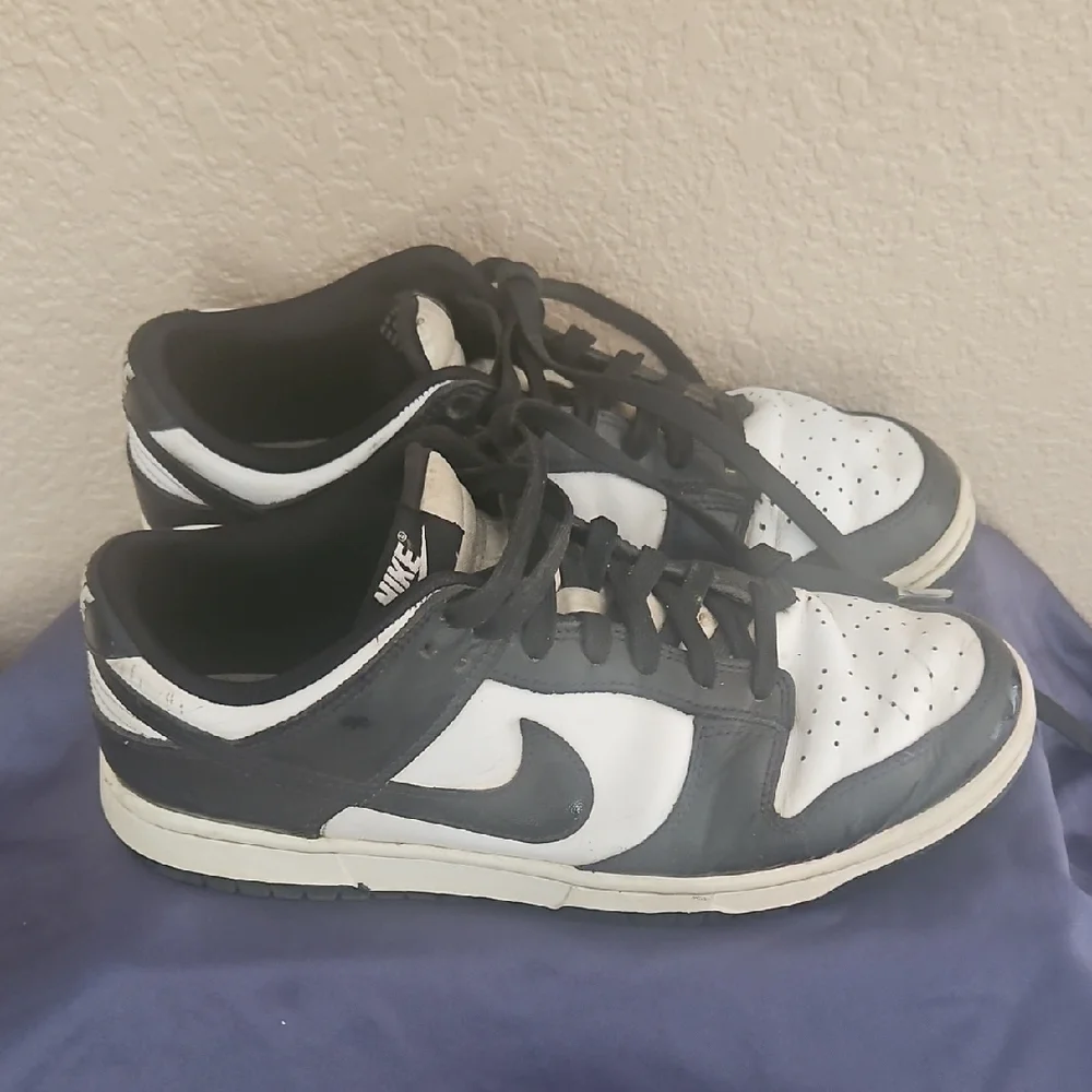 Nike Black and White Low-Top Sneakers - Picture 4 of 4